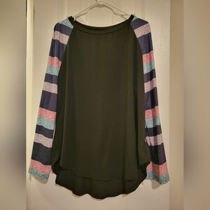 SHEIN Black Top with Multicolor Striped Sleeves